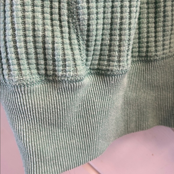 AMERICAN EAGLE OUTFITTERS V-Neck Oversized Waffle Sweater - Picture 8 of 8